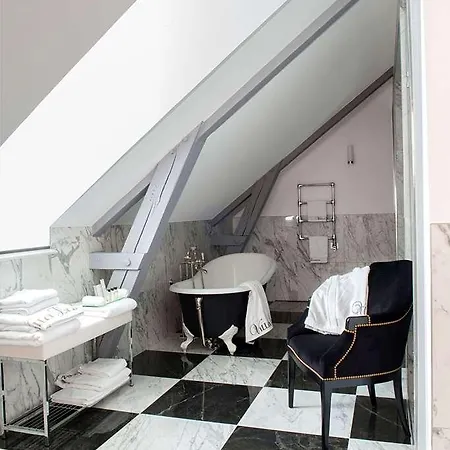 Lara Hotel